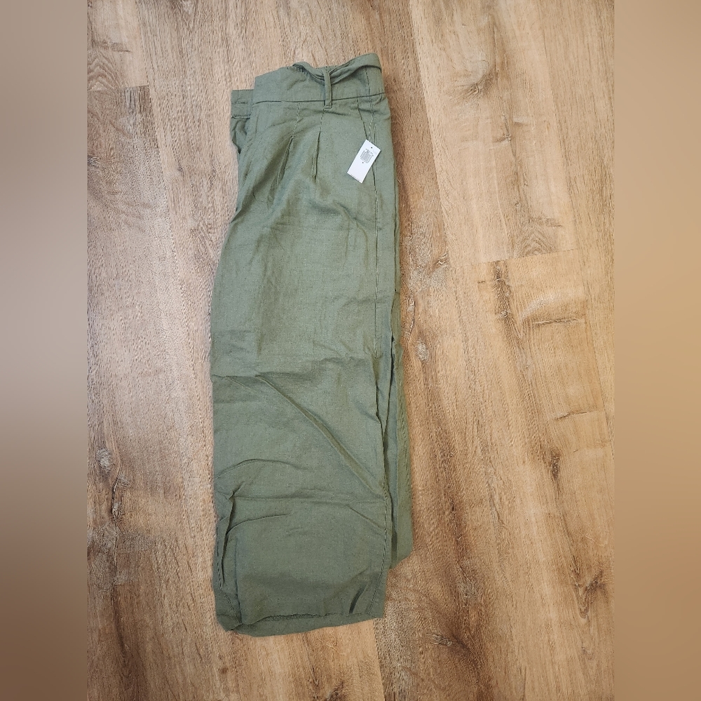 NWT High Waisted Linen Cropped Pants